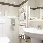 Отель Logis Duquesne 2*