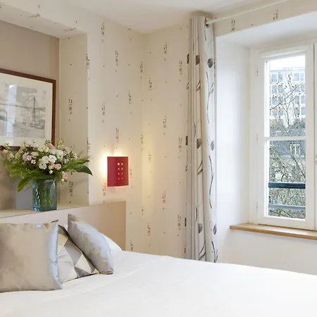 Hotel Logis Duquesne 2*