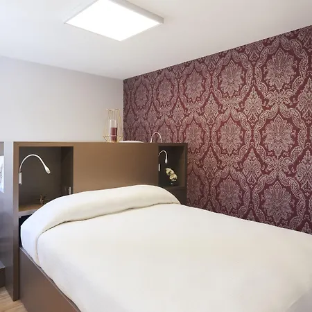 호텔 Logis Duquesne 2*