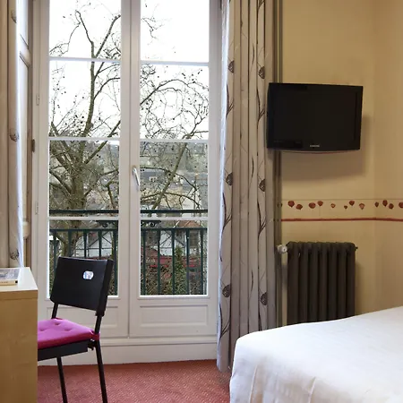 Logis Duquesne Hotel 2*