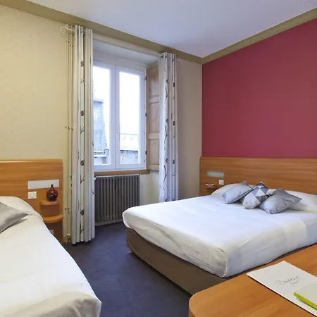 Logis Duquesne Hotel