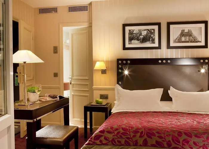 Hotel Logis Duquesne 2*