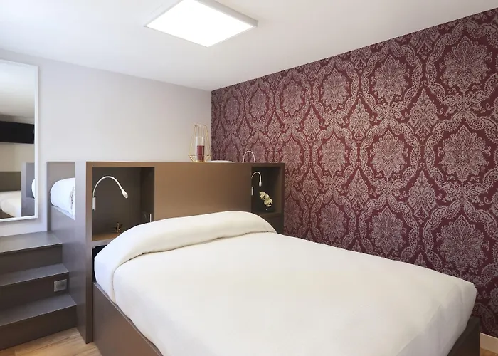 Hotell Logis Duquesne 2*