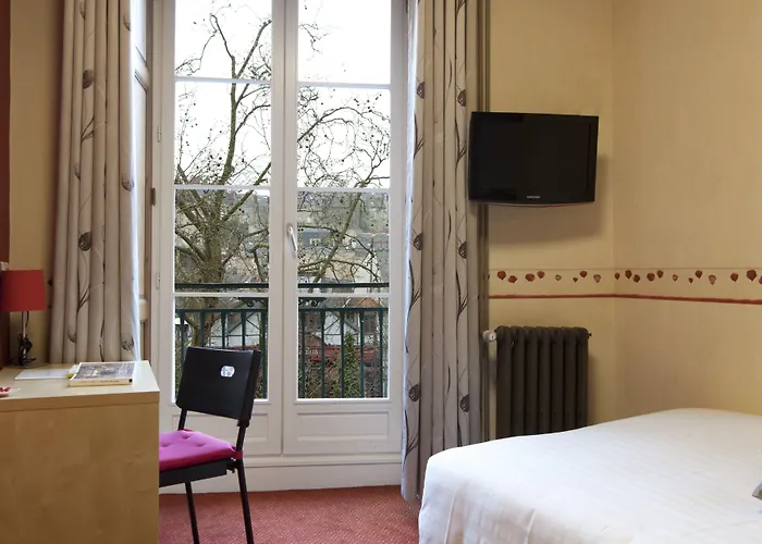 Logis Duquesne Hotel 2*