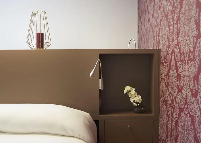 Logis Duquesne 2* נאנט