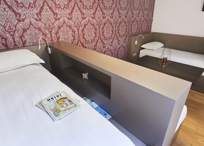 Hotel Logis Duquesne 2*