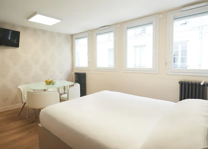 Logis Duquesne Hotell