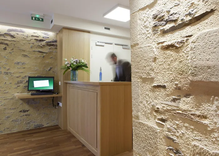 Logis Duquesne Hotell 2*