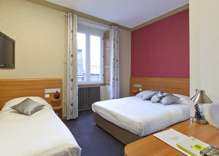 Logis Duquesne Hotel