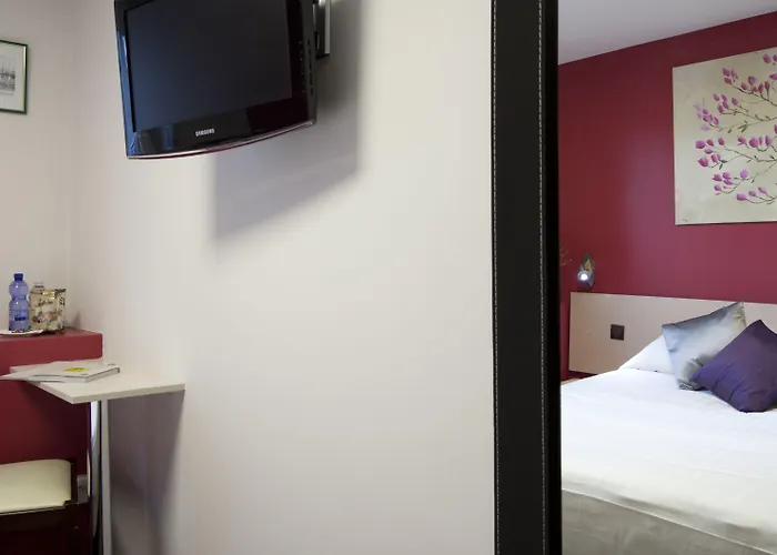 Hotell Logis Duquesne 2*