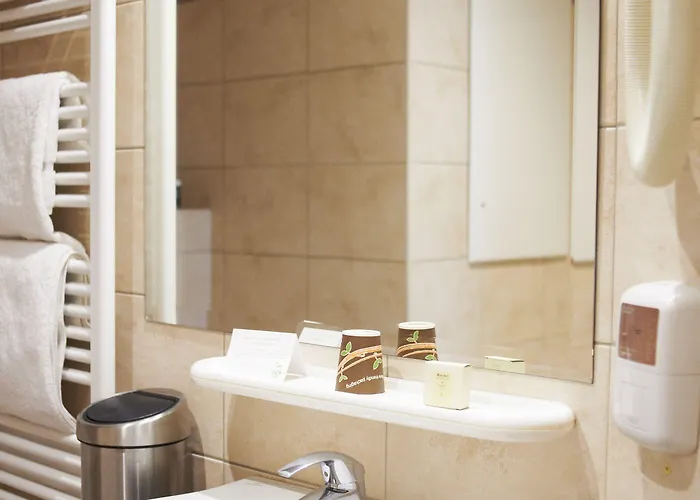 Logis Duquesne Hotell 2*