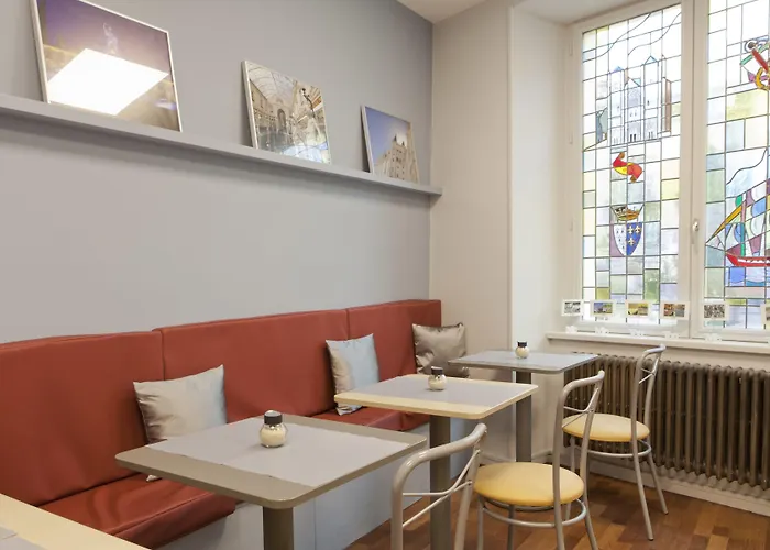 Logis Duquesne 2* נאנט