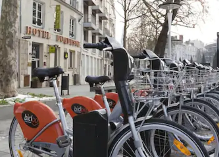 Hotell Logis Duquesne 2*