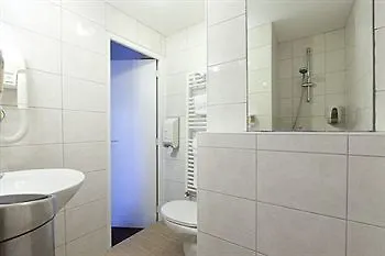 Hotel Logis Duquesne 2*