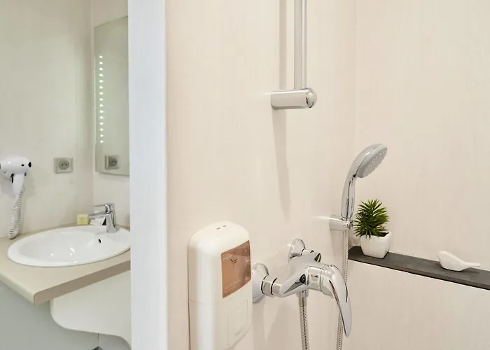 Logis Duquesne Hotel