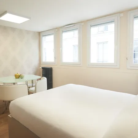 Logis Duquesne Hotel