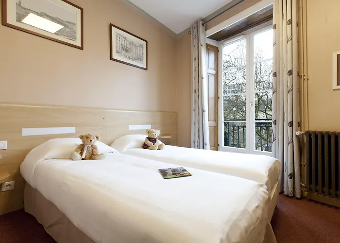 Logis Duquesne Hotel 2*